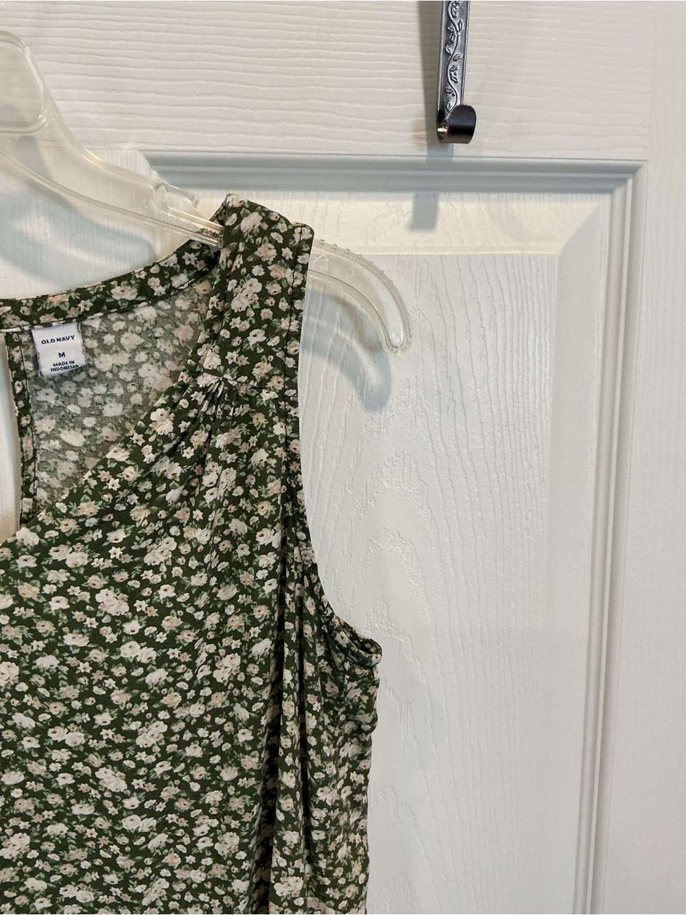 Old Navy Ladies Floral Tank Top Size Medium - Picture 3 of 6